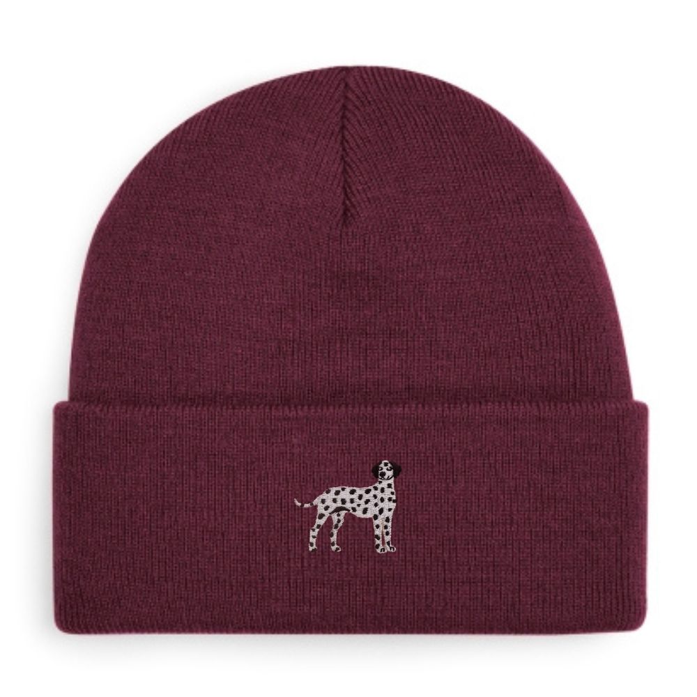 Dalmatiner Beanie in Bordeauxrot mit schwarzem Dalmatiner-Stickmotiv