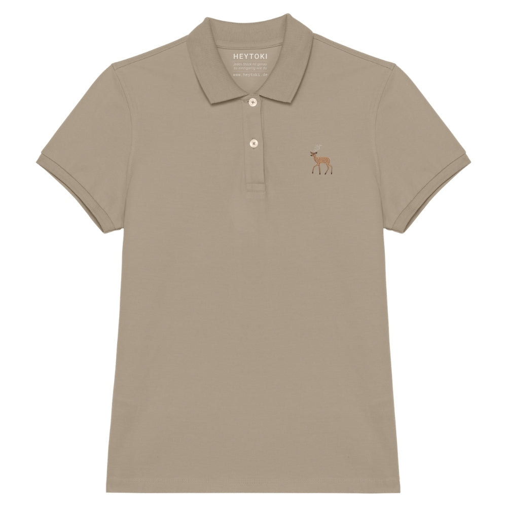 Damen Poloshirt aus Bio Baumwolle in Sand mit gesticktem Hirsch, Vorderansicht
