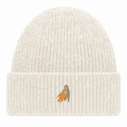 Heytoki extraweiche Beanie in Almond Marl mit gesticktem Affenmotiv