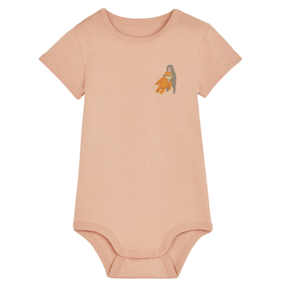 Heytoki Baby-Body aus Bio-Baumwolle in Fraiche Peche (Pfirsich) mit gesticktem Affenmotiv