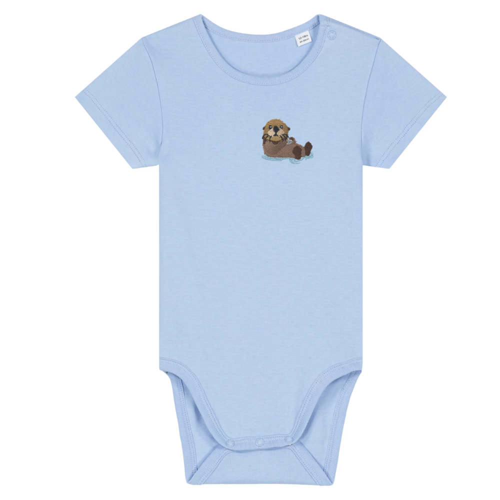 Heytoki Baby-Body aus Bio-Baumwolle in Blue Soul (Hellblau) mit gesticktem Ottermotiv