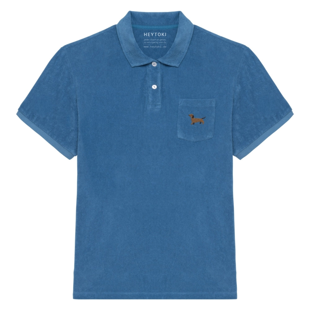 Blaues Frottee Poloshirt für Herren aus Bio Baumwolle mit gesticktem Dackel Herrmann auf der Brust.