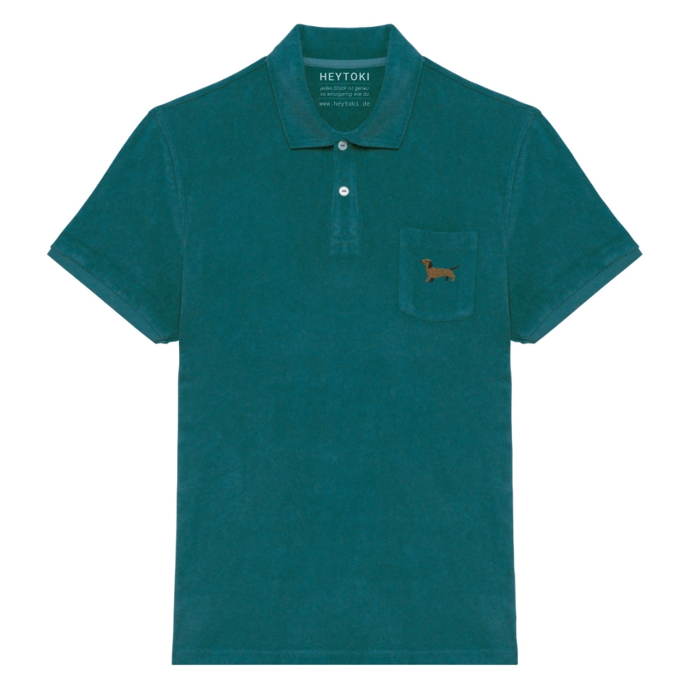 Grünes Frottee Poloshirt für Herren aus Bio Baumwolle mit gesticktem Dackel Herrmann auf der Brust.