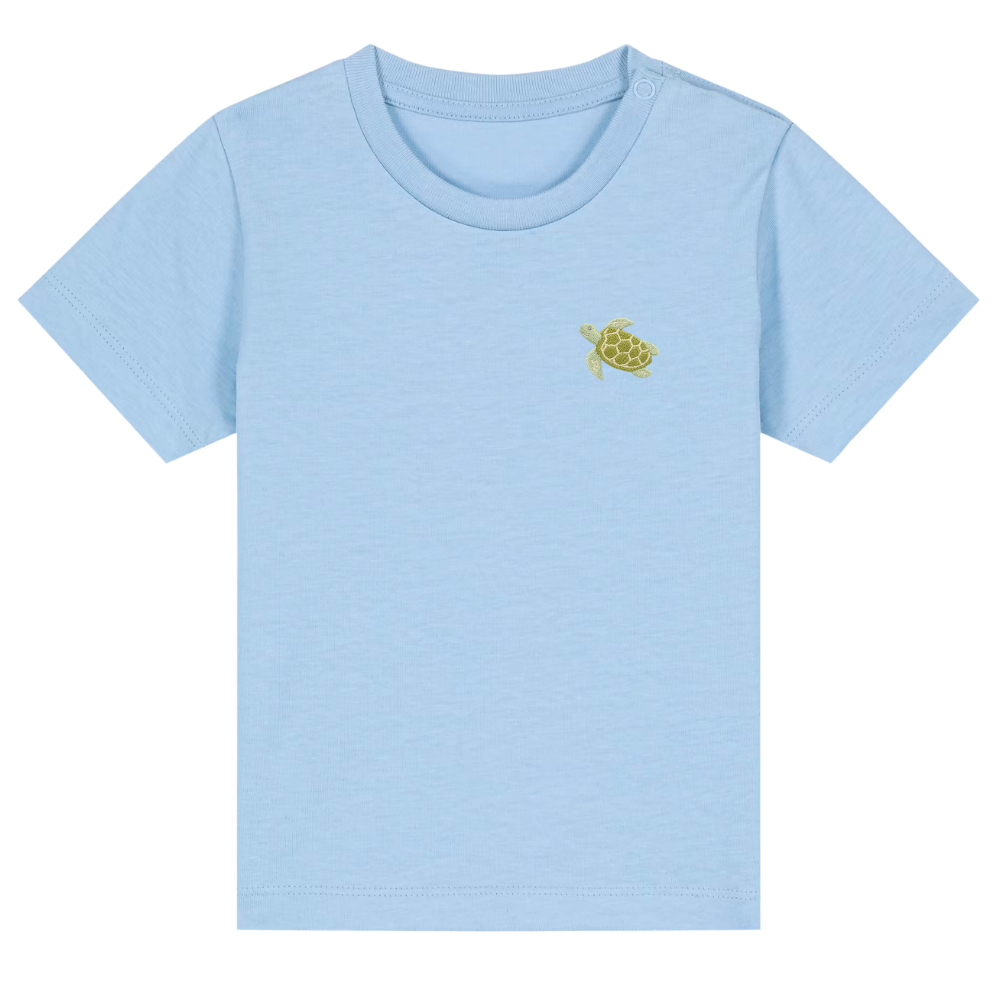 Heytoki Baby-T-Shirt aus Bio-Baumwolle in Blue Soul (Hellblau) mit gesticktem Schildkrötenmotiv