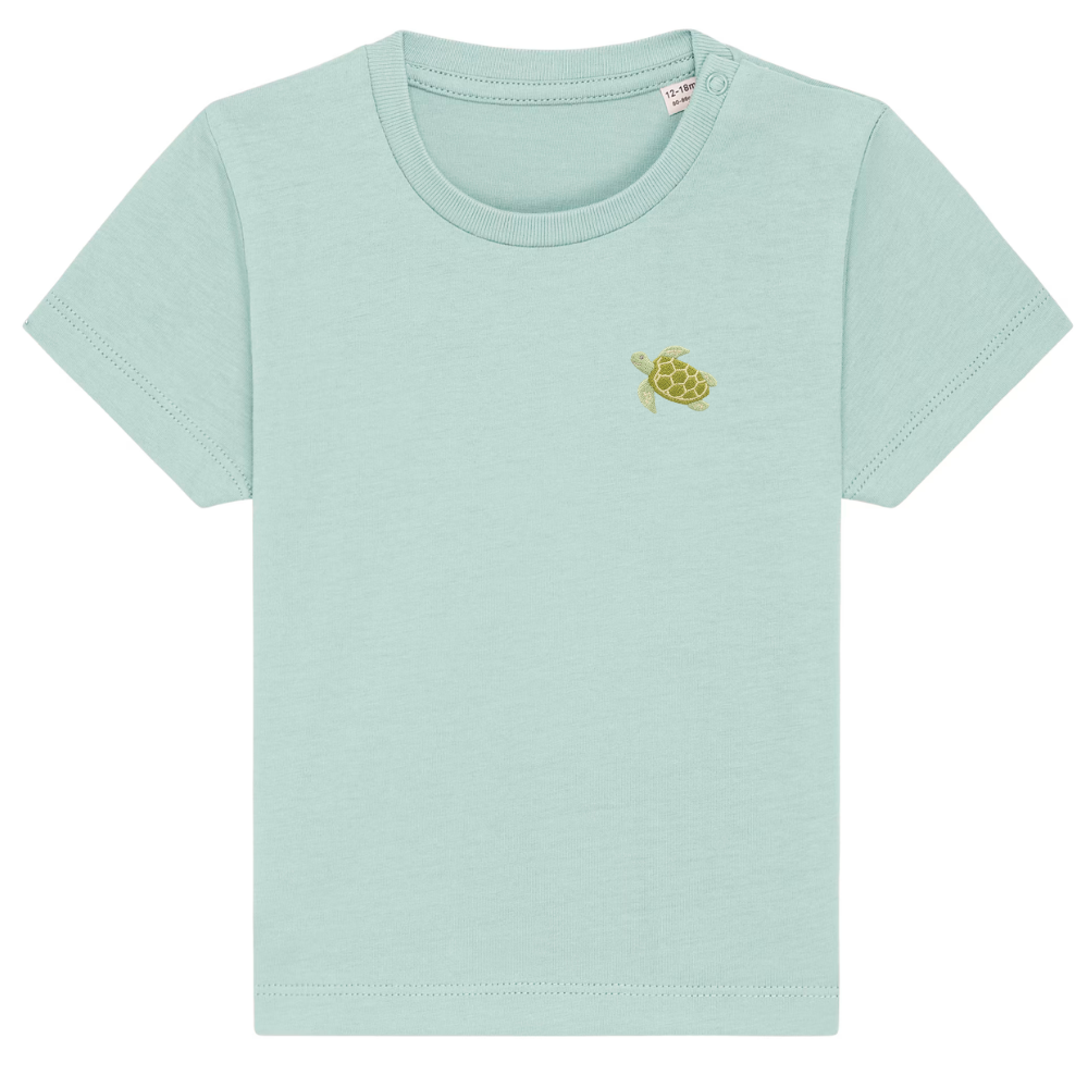 Heytoki Baby-T-Shirt aus Bio-Baumwolle in Caribbean Blue mit gesticktem Schildkrötenmotiv
