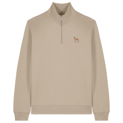 Hirsch Quarter Zip Hoodie aus Bio-Baumwolle in Desert Dust mit gesticktem Eckhard, Vorderansicht