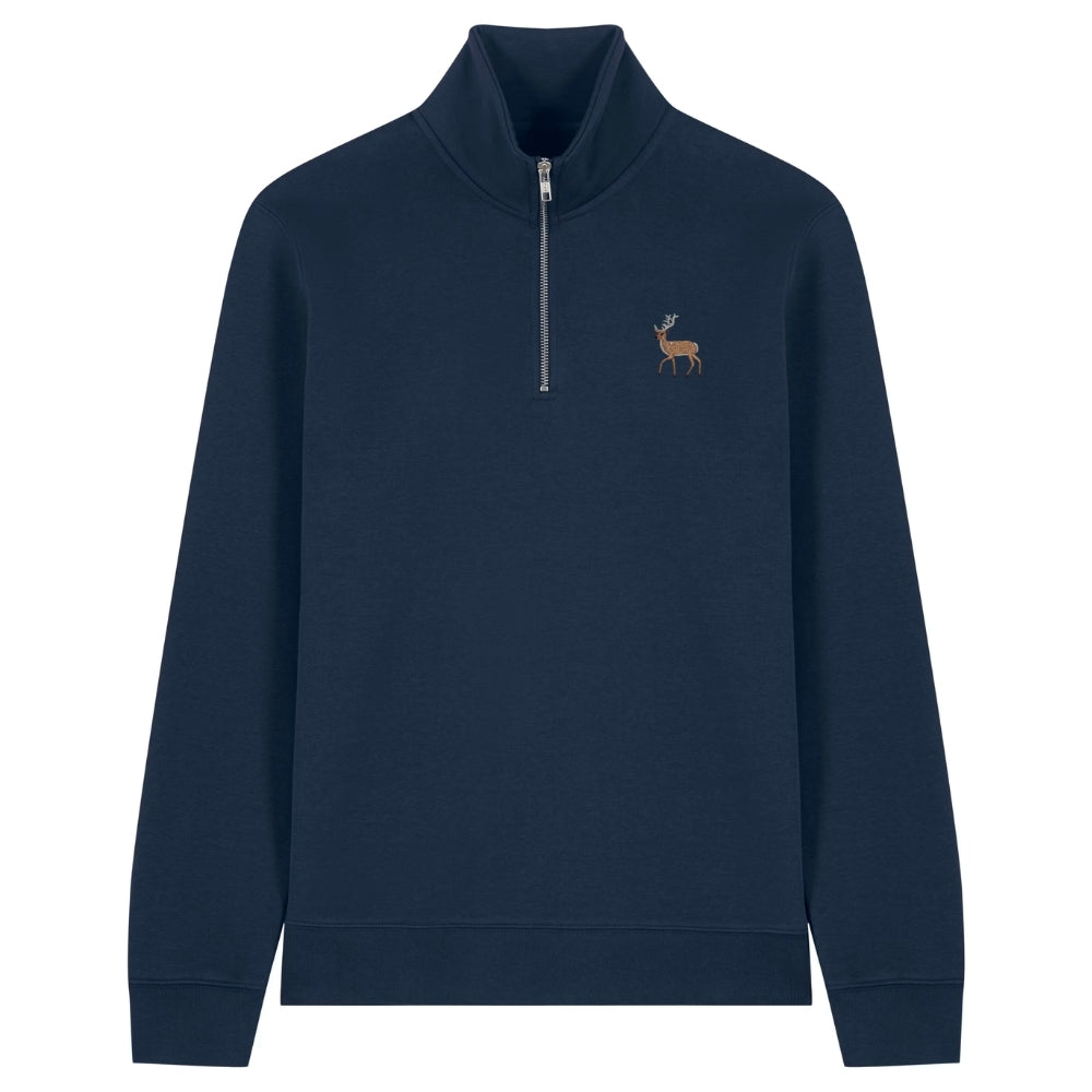Hirsch Quarter Zip Hoodie aus Bio-Baumwolle in French Navy mit gesticktem Eckhard, Vorderansicht