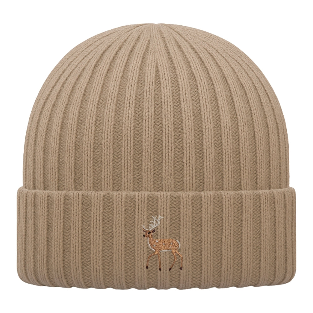 Kids Hirsch Beanie aus Bio-Baumwolle in Biscuit mit gesticktem Eckhard, Vorderansicht