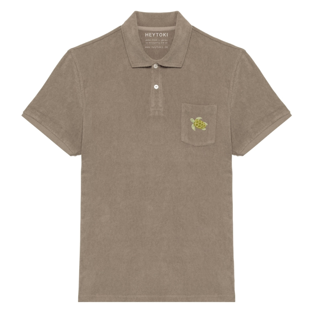 Kaffeebraunes Frottee Poloshirt für Herren aus Bio Baumwolle mit gestickter Schildkröte Nacho auf der Brust.